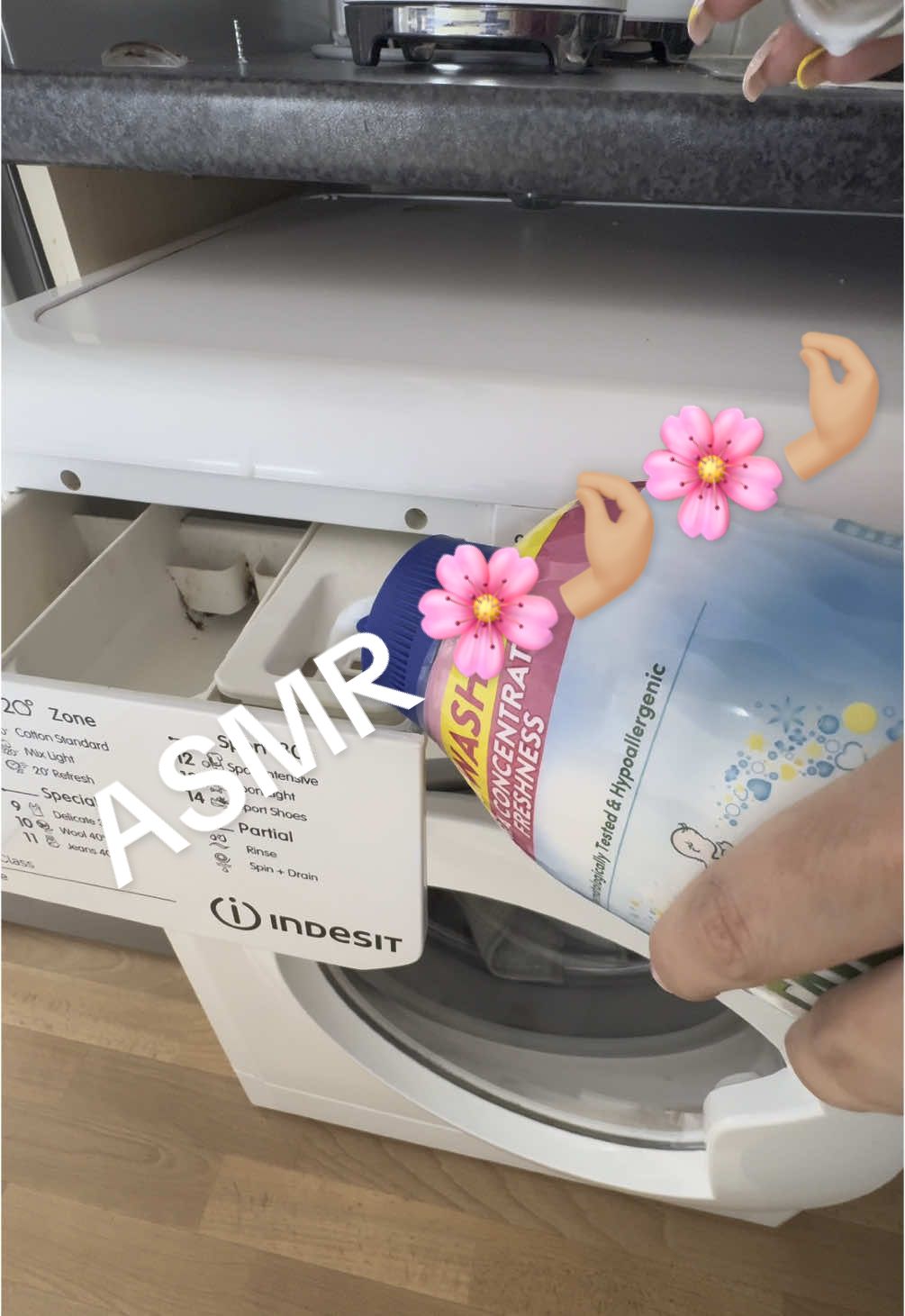 Sunday washing sorted ✔️ #laundrytok #CleanTok #springcleaning #cleaninghacks #mop #indesit #lazycleaning #deepcleaning #asmrsounds #oddlysatisfyingvideo #videos #satisfyingsounds #treanding #deepclean #washingmachine #laundry #laundrytok #cleaningtips #clean #creator #girltherapy 