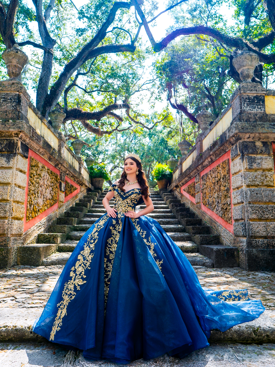 ✨ ¡Haz de tu sesión de Quinceañera una experiencia mágica con Rosy's Photography! ✨ 📸 Lo que ofrecemos para tu sesión de ensueño: 💫 Vestidos deslumbrantes y exclusivos para quinceañeras. 💫 Maquillaje y peinado profesional para resaltar tu belleza. 💫 Álbum premium de cristal y piel con los mejores recuerdos. 💫 Canvas y acrílicos de alta calidad para decorar con estilo. ✨ Celebra tu historia con fotos que capturan la magia de tus 15 para siempre. 📅 Reserva tu sesión hoy mismo y asegura tu fecha. 📍 Atención solo con cita previa: 1815 W Okeechobee Rd #5 , Hialeah, FL 33010. 📞 Llámanos para más información: 786-641-4175. #quincedress #quincesphotographer #miamiphotography #miamiquinces #luxuryquinces #quinceañerapackages #quinceañeralooks #quincesmiami #sweet16 #quinceañeras #dreamphotos #quincephotos #viral #parati #rosysphotography #miamiquincesphotographer #paratiiiiiii 