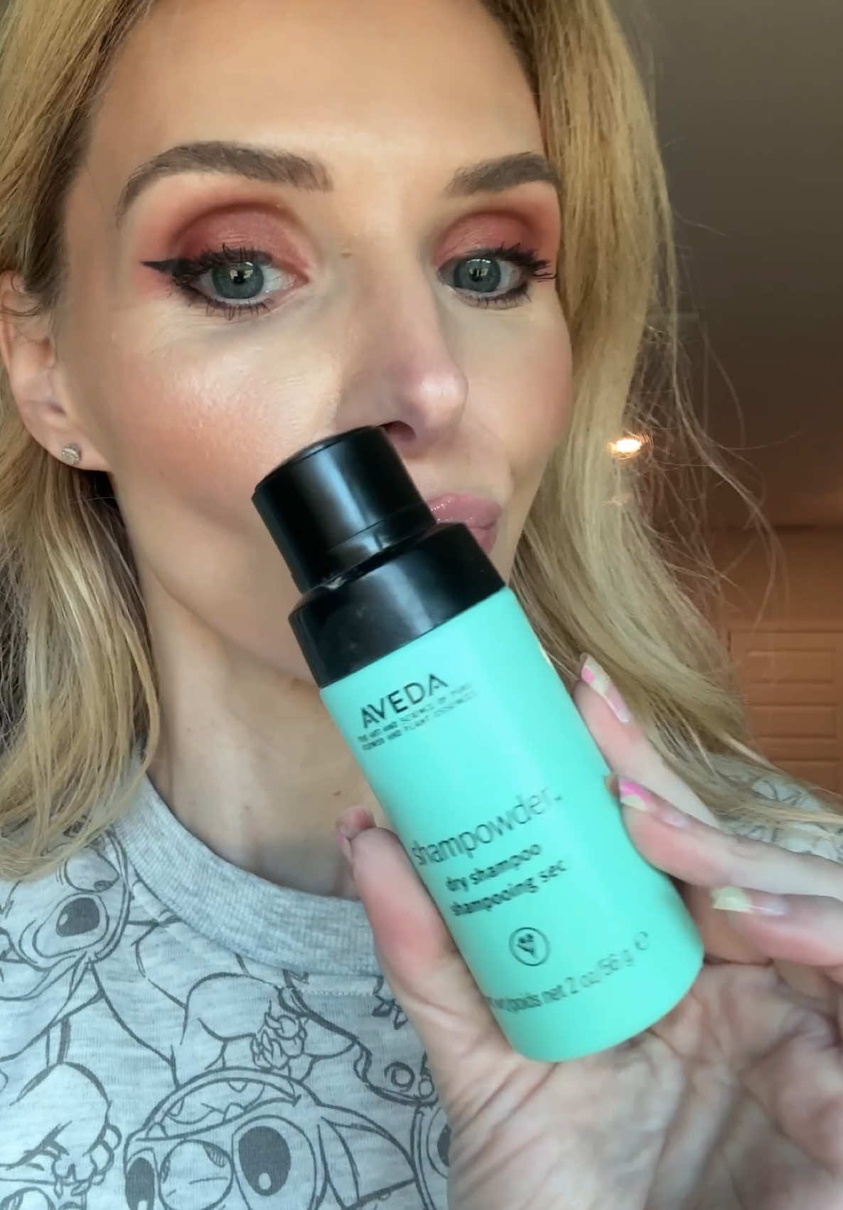 gifted by Aveda  My hair is a def need of clean but this has kept my hair really fresh for 5 days now ! I feel so much better with the product to the scalp ! #gifted_by_aveda  @aveda #giftedbyaveda #shampowder
