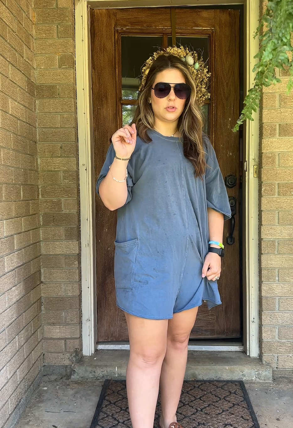 Happy Sunday!! 🌞 I’m wearing a side medium in the color bluegray!
