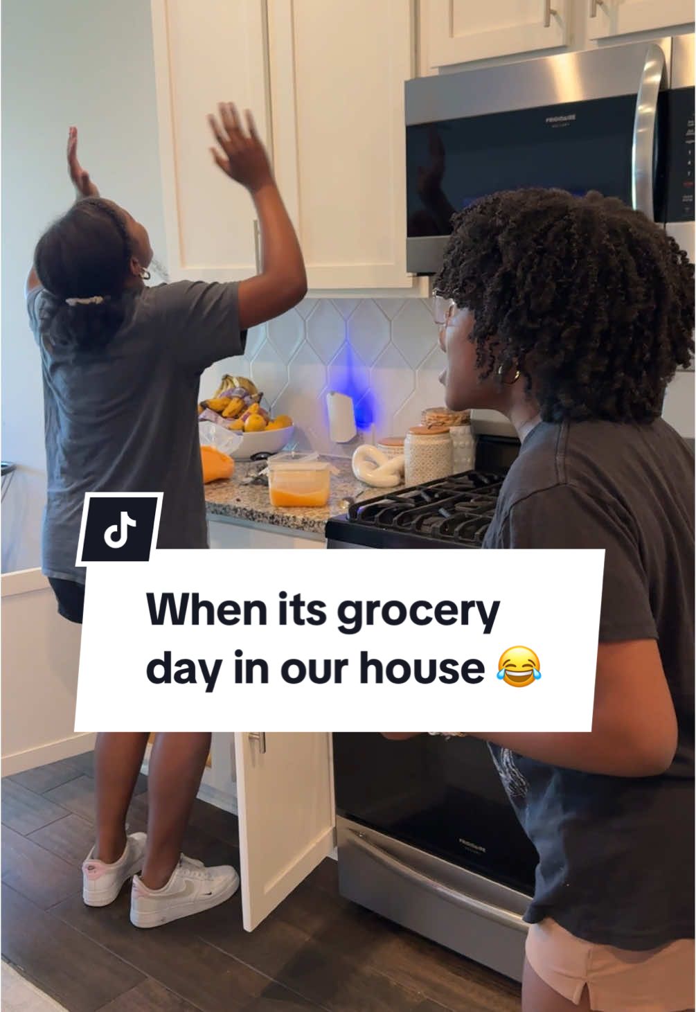 Grocery day!🛒🍓🥑🍌😂 #momlife #momtok #girlmom #momof5 #parenthood #familytiktok #fypage #explore 