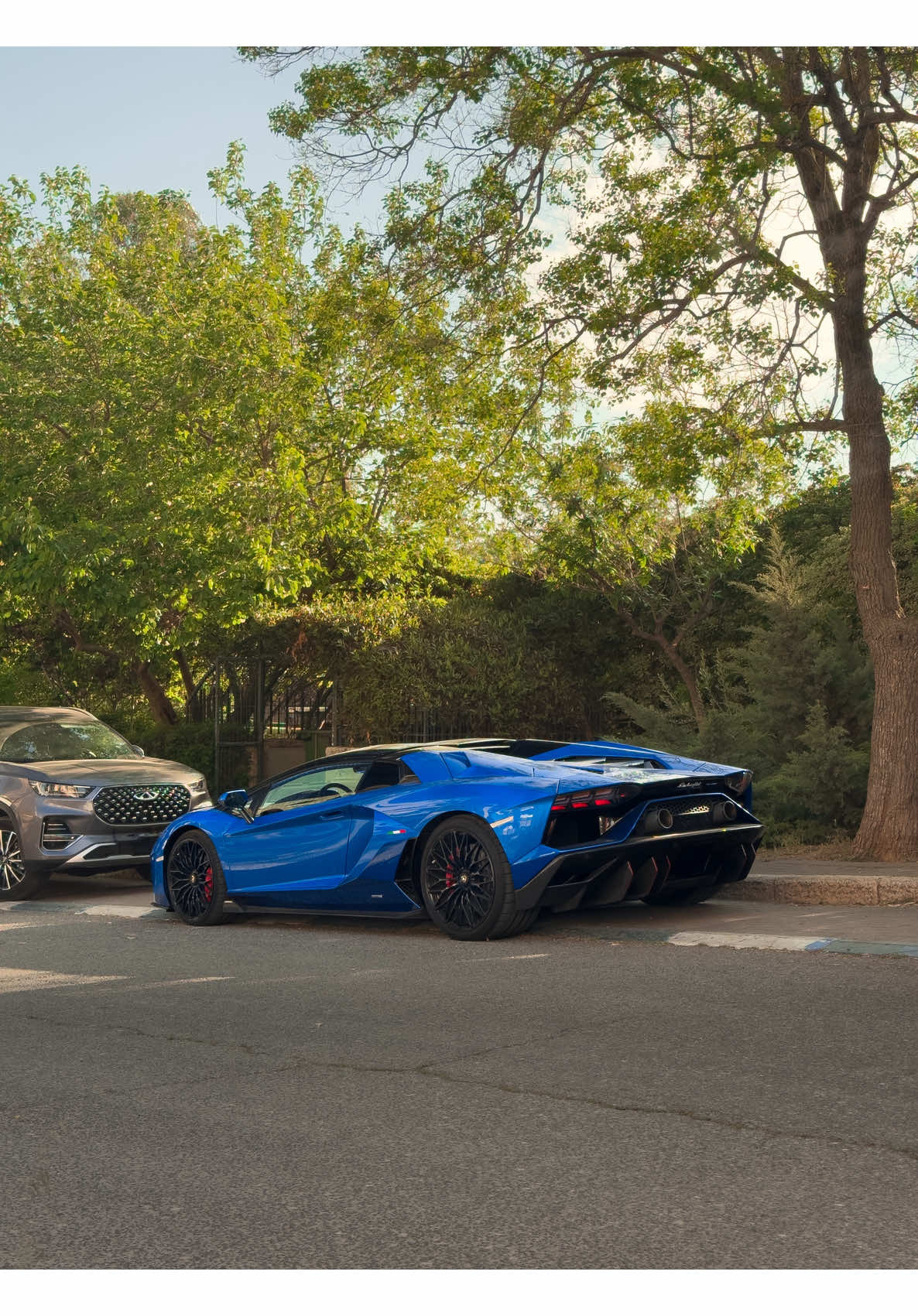 Rims damage its so sad #Lamborghini #AventadorUltimae #LamborghiniAventador #AventadorRoadster #Supercar #V12Power #ItalianSupercar #CarPorn #DreamCar #LuxuryCar #ExoticCars #Hypercar #CarSpotting #CarLovers #SupercarSpotting #CarsofInstagram #CarCulture #V12Engine #LamboLife #UltimateAventador 