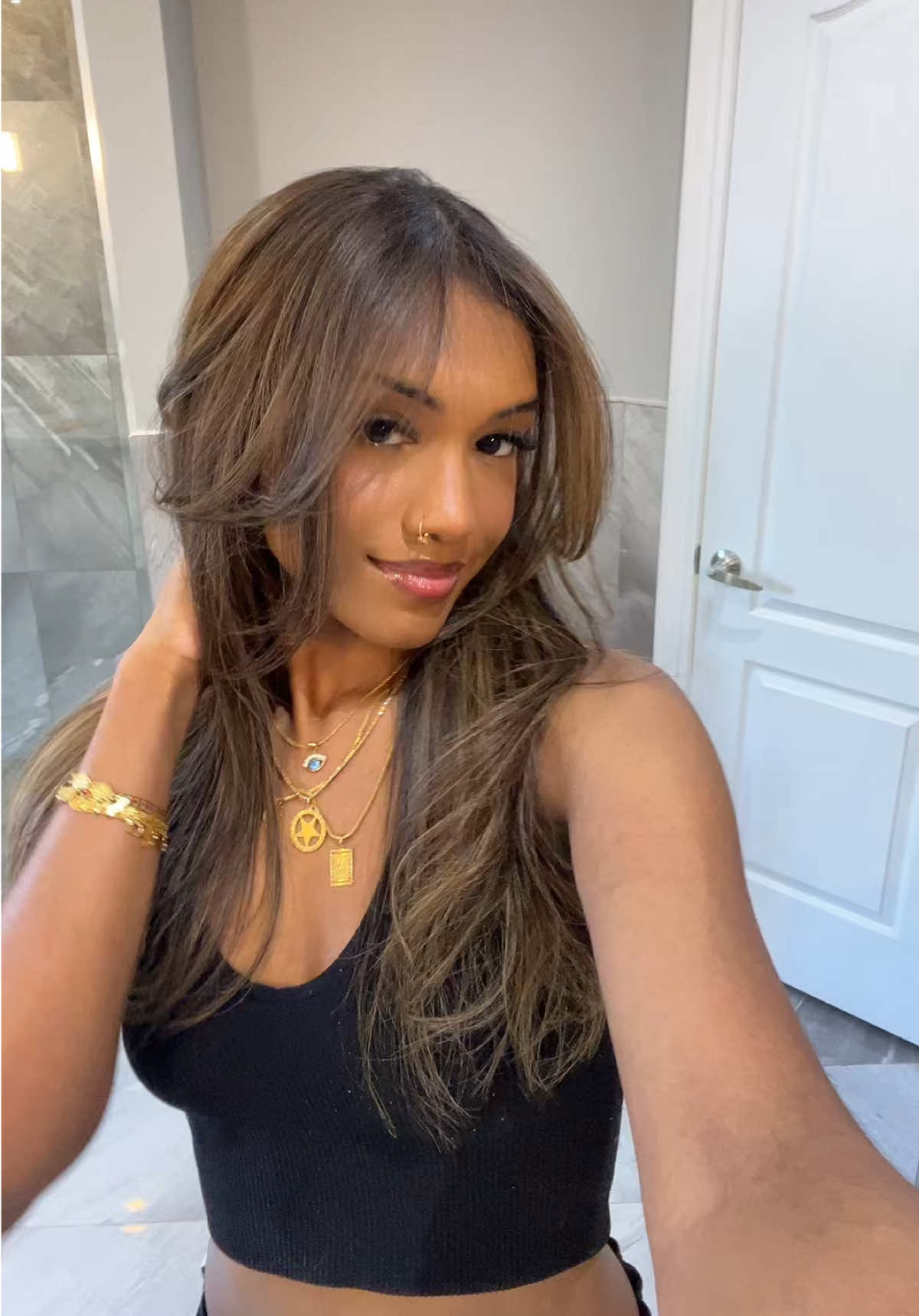 she’s a brunette 🤎 living out my y2k dreams w this hair #hairtransformation #balayage #hairinspo #caramelbalayage #honeybrown #summerhair #browngirl #tamil 