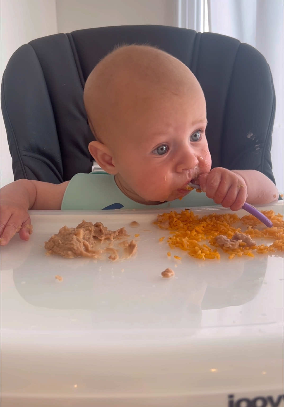 🫘 🍚 👏🏻 #blw #babyledweaning #babyfood #babies #baby #babieseating #mom #moms #momlife #momtok 