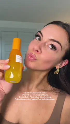 loving this little orange bottle this week 🍊 @Glow Recipe  #skincare #skincarerecommendations #skincareroutine #serum #toner 
