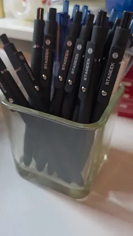 #gelpens #pens #writing #officemusthaves #backtoschool #schoolsupplies #favoritepen #stageek #obsessed #foryoupage #tiktokshop #spotlightfinds #viralvideo #trending 