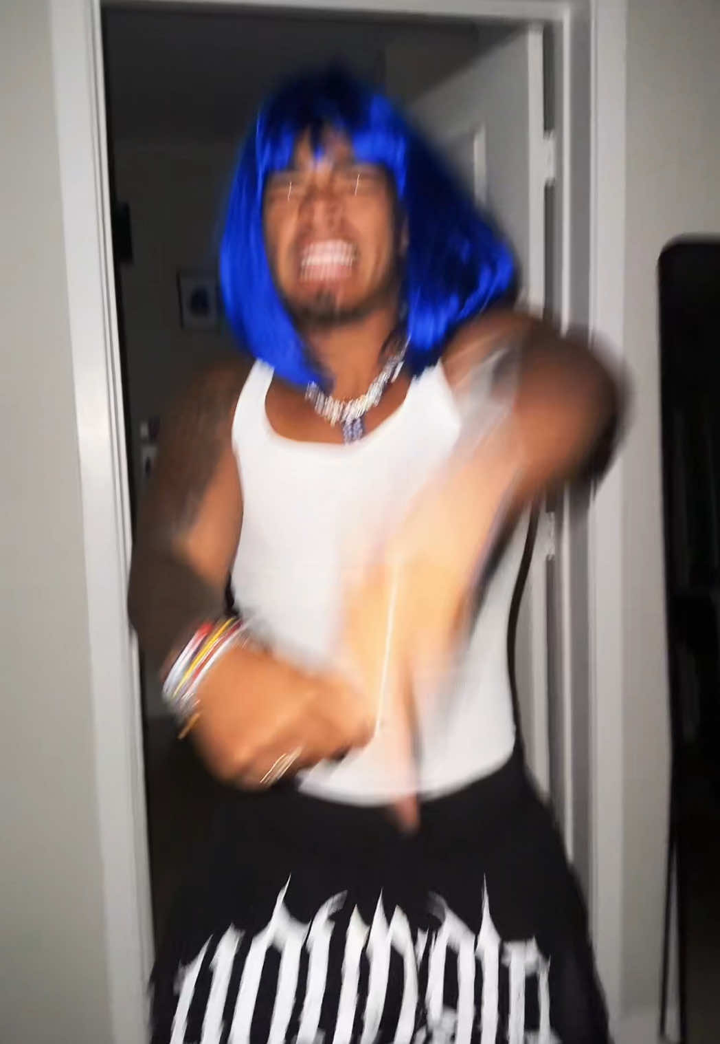 BAILA MORENA  #fypシ #fy #bluewig #wig #fypシ゚viral #parati ##foryoupage#explorepage  - - - 