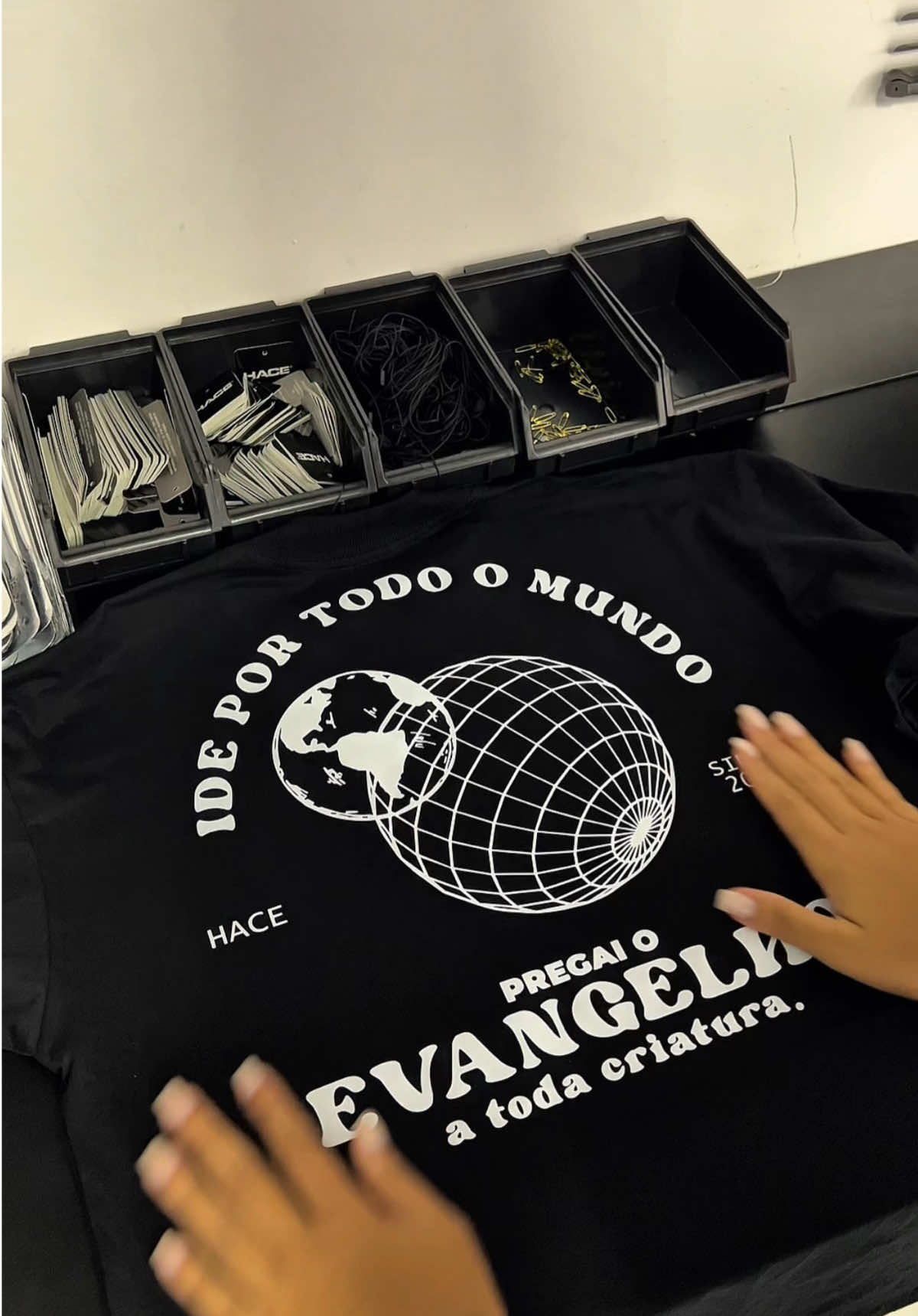 Mc 16,15 🙏🏽 #evangelho #jovenscatolicos✝️🙏🏽 #jovenscristaos #cristaojovem #catolicos #cristaosnotiktok #jovenscristãos #camisasreligiosas 