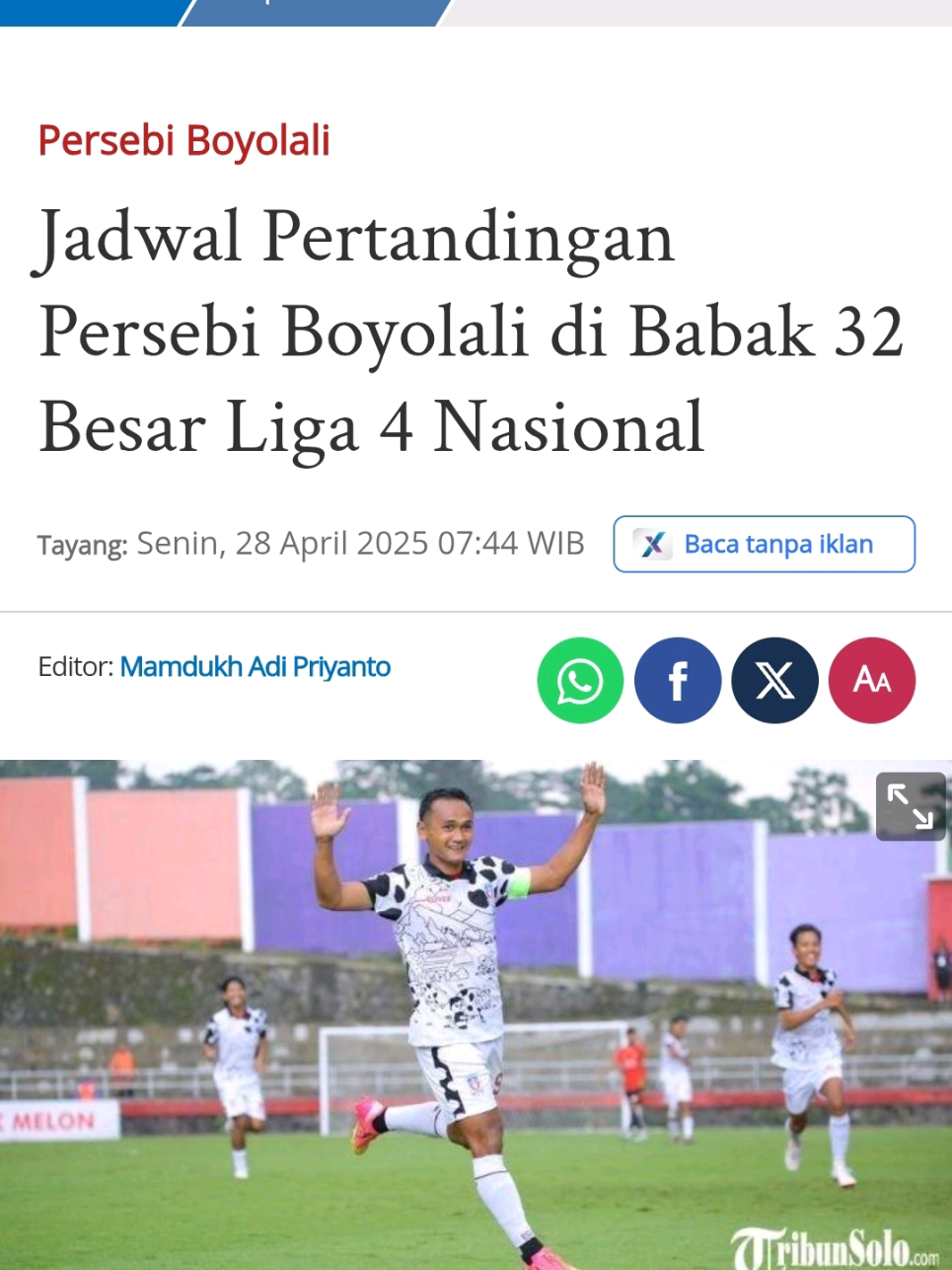 Jadwal Pertandingan Persebi Boyolali di Babak 32 Besar Liga 4 Nasional TRIBUNBANYUMAS.COM, BOYOLALI - Persebi Boyolali, satu wakil Jawa Tengah di Liga 4 Nasional, akan melanjutkan perjuangannya di babak 32 besar.  Tim berjuluk Laskar Pandanarang ini tergabung dalam Grup S bersama PS Kwarta Deli Serdang, Persema Malang, dan PS Mojokerto Putra.  Seluruh pertandingan Grup S akan berlangsung di Stadion Kebogiro, Boyolali. Bertanding di kandang sendiri memberikan keuntungan kandang bagi Persebi.  Pemain ketiga belas atau suporter bisa memberikan dukungan langsung di stadion. Jadwal Pertandingan Berikut jadwal pertandingan Persebi Boyolali di babak 32 besar Liga 4 nasional: • Selasa, 29 April 2025 Persebi Boyolali vs Persema Malang Pukul 15.15 WIB  • Kamis, 1 Mei 2025 PS Mojokerto Putra vs Persebi Boyolali Pukul 15.15 WIB  • Sabtu, 3 Mei 2025 Persebi Boyolali vs PS Kwarta Deli Serdang Pukul 15.15 WIB  Babak 32 besar Liga 4 Nasional menggunakan format setengah kompetisi, di mana setiap tim dalam grup akan saling berhadapan satu kali.  Dua tim teratas dari masing-masing grup akan melaju ke babak 16 besar.  Performa Persebi  Persebi Boyolali menunjukkan performa impresif di babak 64 besar dengan meraih tiga kemenangan beruntun, termasuk kemenangan 5-1 atas Persitara Jakarta Utara dan 6-0 melawan Persidom Dompu.  Dengan dukungan penuh dari suporter di kandang sendiri, Persebi optimistis dapat melanjutkan tren positif dan meraih tiket ke babak selanjutnya.  Para penggemar diharapkan hadir langsung di Stadion Kebogiro untuk memberikan dukungan kepada tim kesayangan mereka dalam upaya meraih prestasi di kancah nasional. (*) Baca juga: Bursa Transfer Liga 4 Nasional: Persebi Boyolali Rekrut Eks Persis Solo Sumber: Tribun Banyumas https://banyumas.tribunnews.com/2025/04/28/jadwal-pertandingan-persebi-boyolali-di-babak-32-besar-liga-4-nasional #boyolaliarea #beritatiktok #boyolali24jam #fyp #tiktok #persebiboyolali 