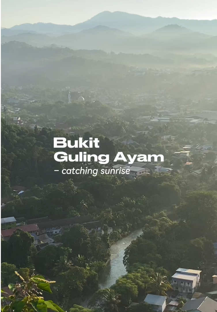 made it just in time to see the sunrise 🌞 trail was very short but very steep, took us less than 15 mins to get to the viewpoint. be careful while making your way up & down! #tiktokmalaysia #fyp #bukitgulingayam #Hiking  #trekking #nature #xybca #foryou #trending #naturelover #sunrise