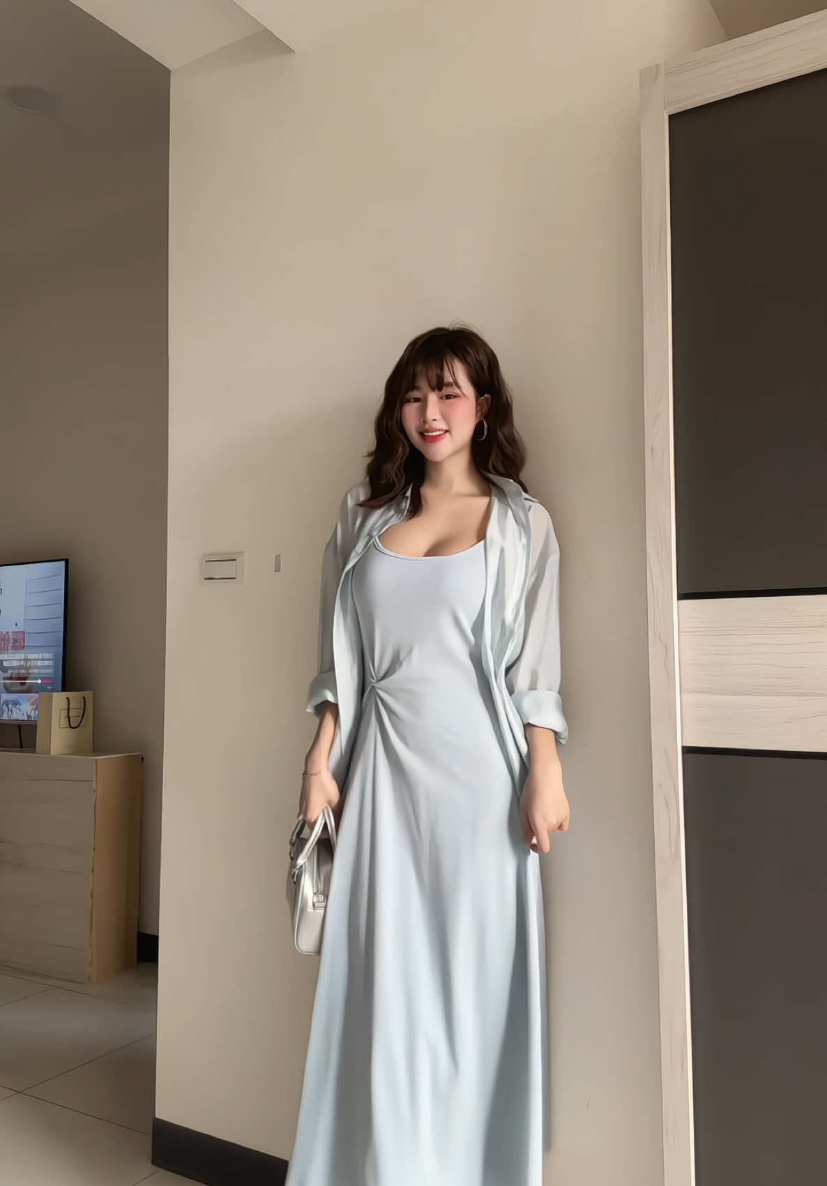 Ý là dây váy có thể điều chỉnh được nhaa🥰