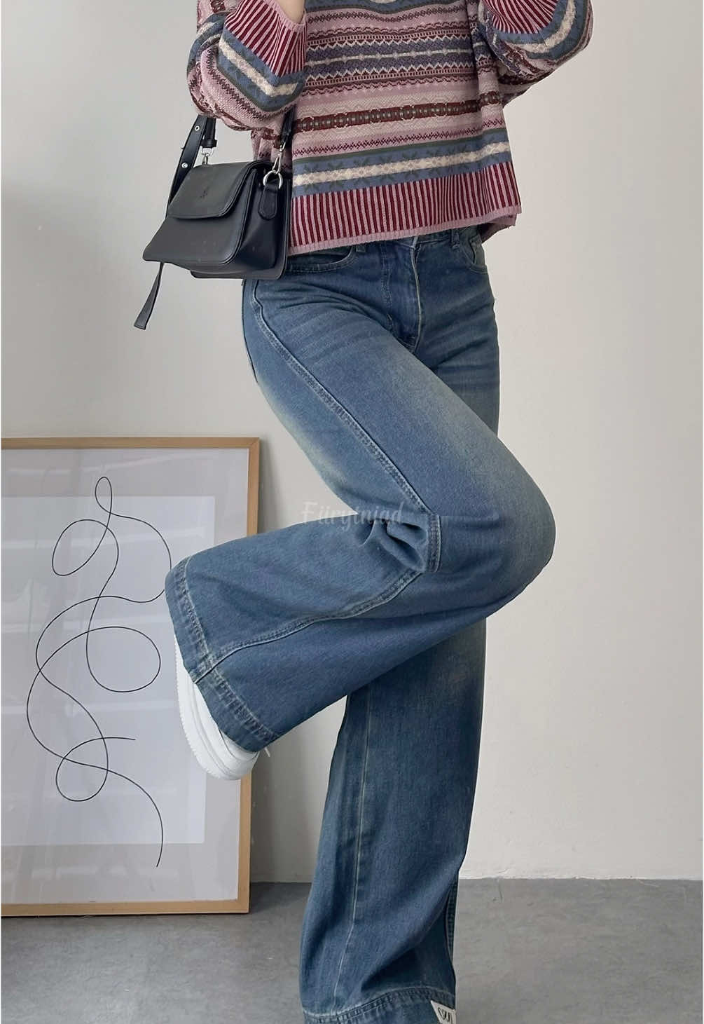 Simple outfit buat hangout pake baggy jeans kece🫶🏻  Spill🛒 Link celana di bio no 600A  Link sweater di bio no 601A Link tas di bio no 481A #jiniso #jinisoemangkeren #highwaistjeans #baggyjeans