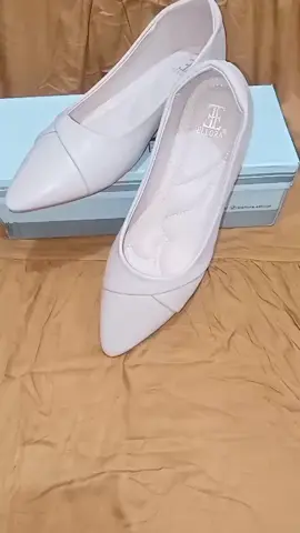 cantik banget,dalam nya udah empuk gak bikin kaki sakit,telapak nya udh anti slip besti😍#sepatukerja #sepatuwanita #fashion #fyp #foryou 