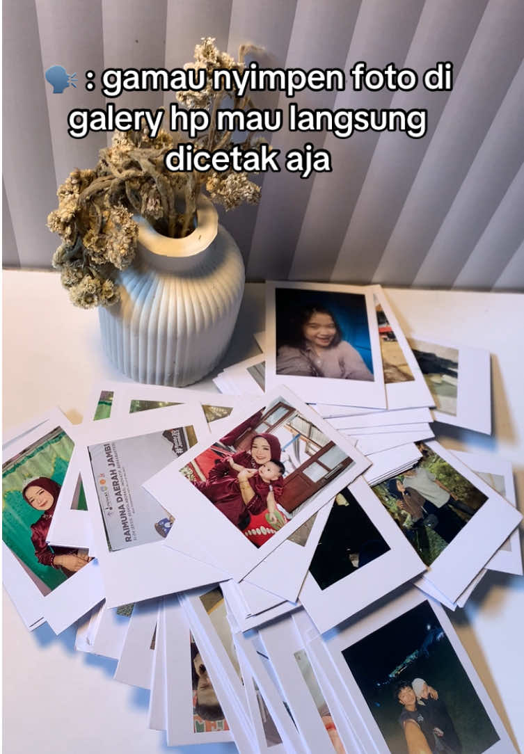 solusi penyimpanan hp penuh, langsung gas cetak aja #polaroid #cetakfoto #a #aesthetic #rek 
