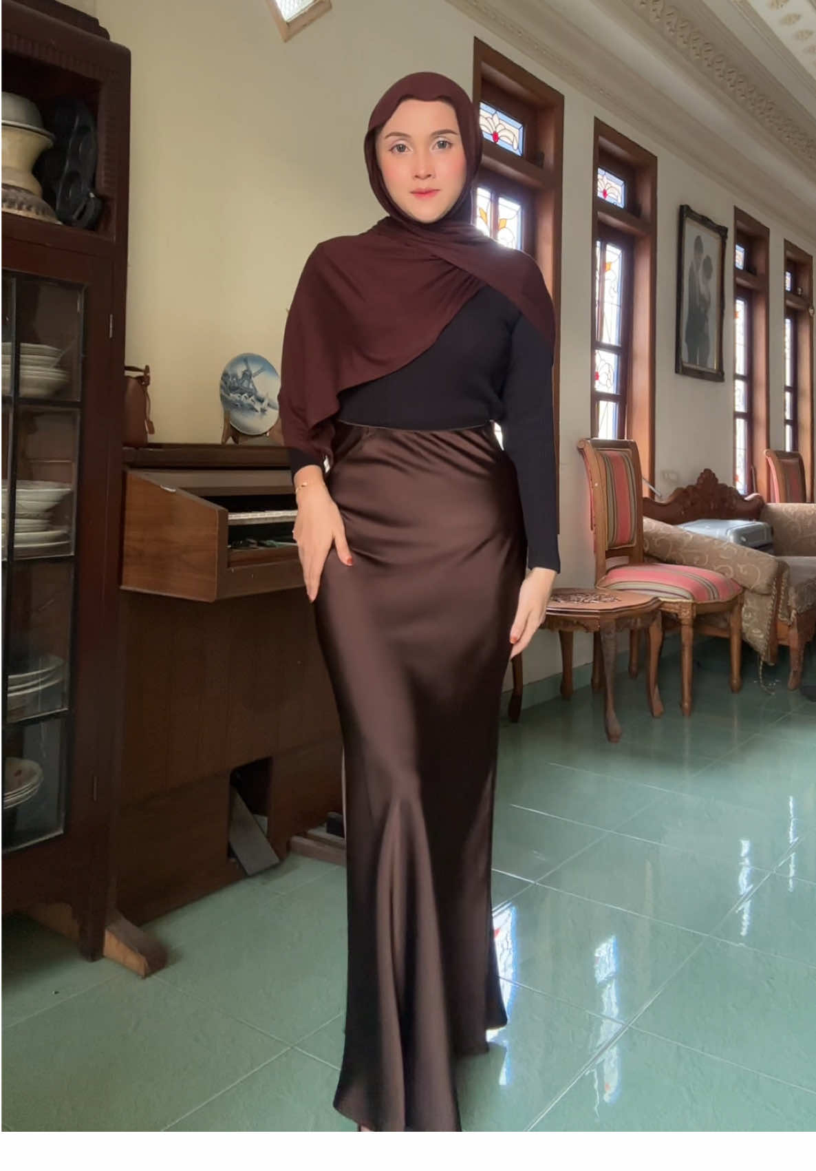 kebangetan sih cantiknya rok ini🥹🤎 dipake nya enak gak gerah ada karet dalemnya juga🫶 tunggu apalagi co sekarang keranjang promo nya dibawah ya💖 #roksatin #satinskirt #rokduyung #rokmermaid 