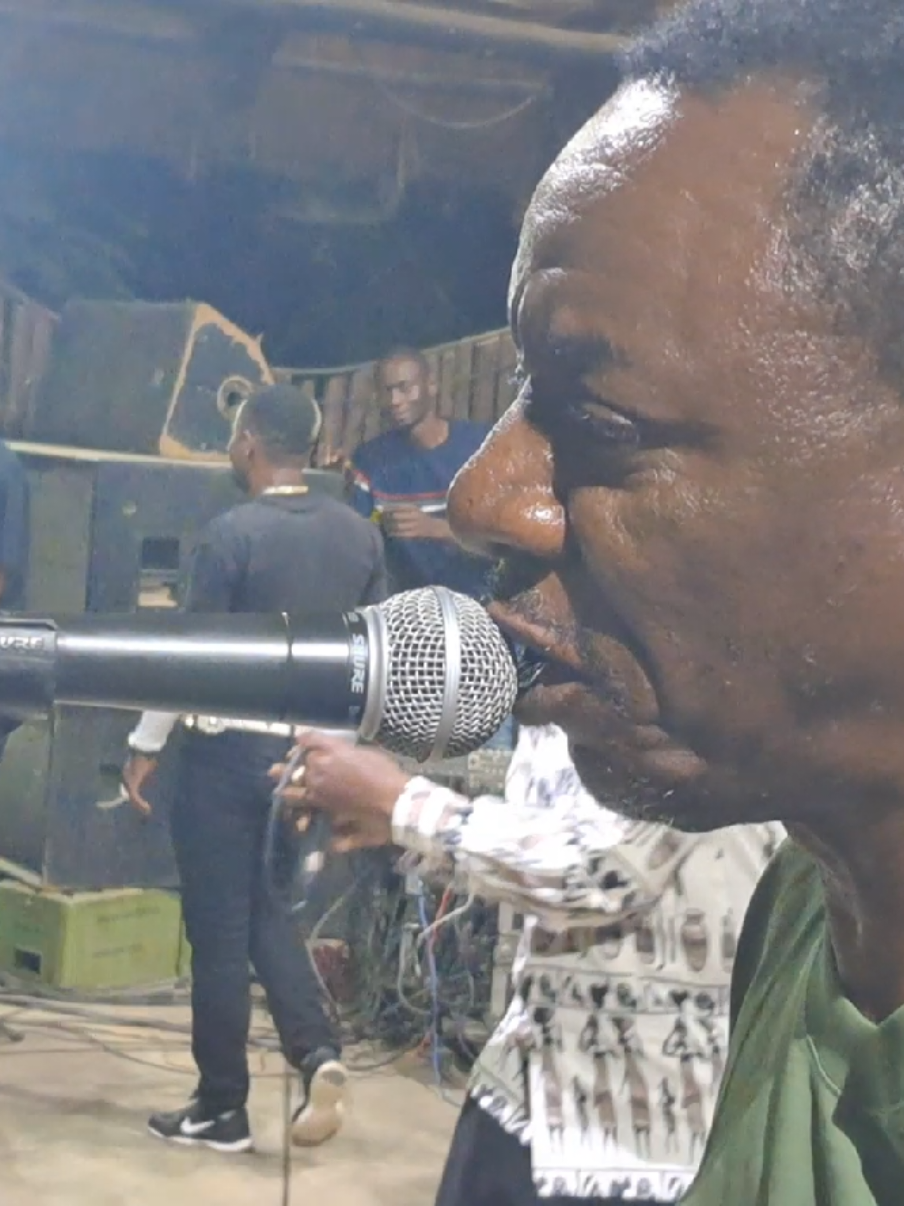 Chesology alongside Leonard Karikoga Zhakata paRuwa