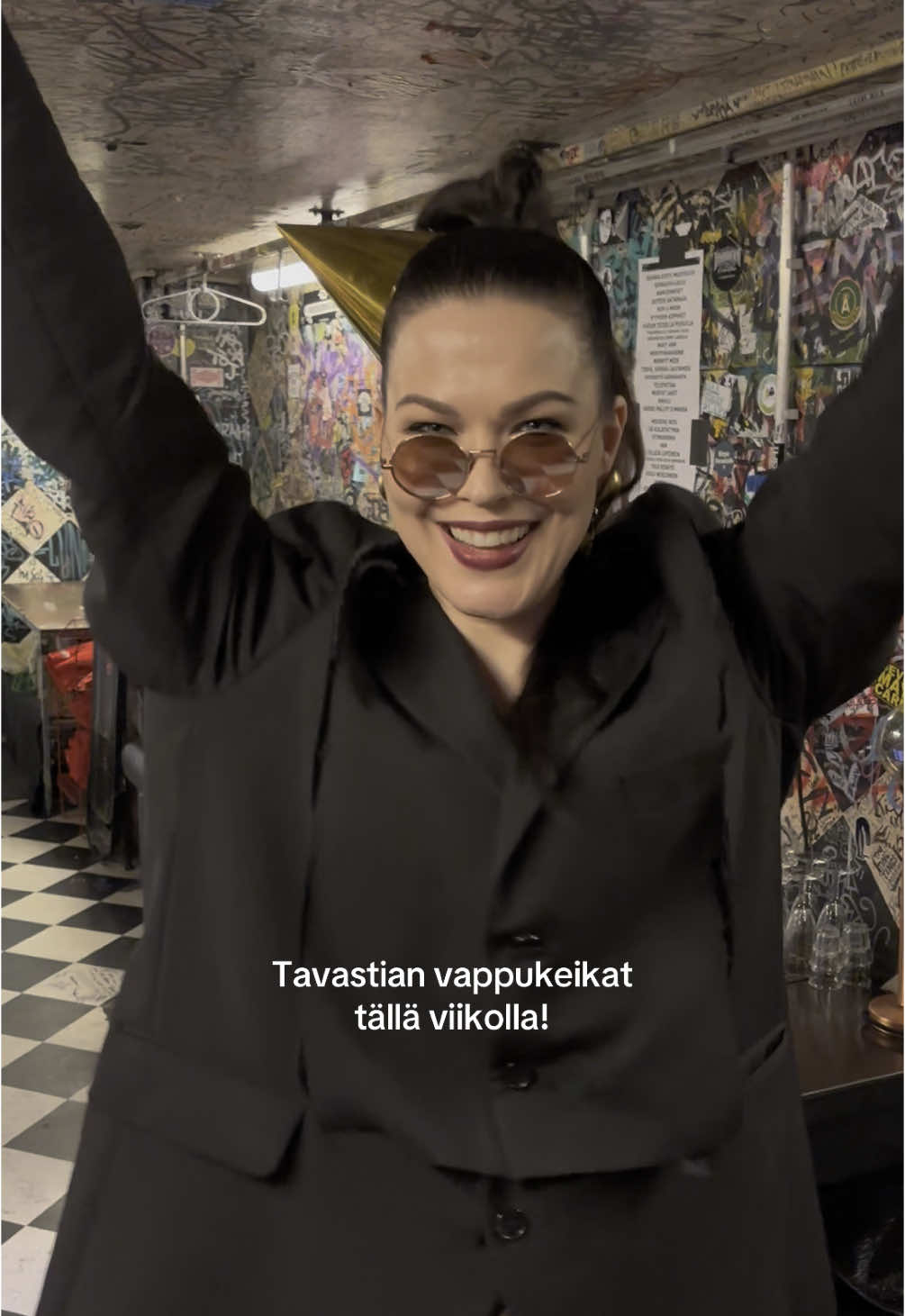 Liput on keltaisella, joten kannattaa olla nopea jos haluut mukaan🎈 #jennivartiainen #tavastia @Tavastia-klubi 