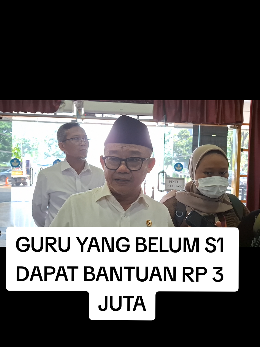 Replying to @suciyanto.suciyan8 Kementerian Pendidikan Dasar dan Menengah bakal memberikan bantuan pendidikan kepada guru yang belum bergelar Diploma 4 (D4) maupun Sarjana (S1). Mendikdasmen Abdul Mu'ti mengatakan bantuan ini bakal diluncurkan segera oleh pihaknya. 