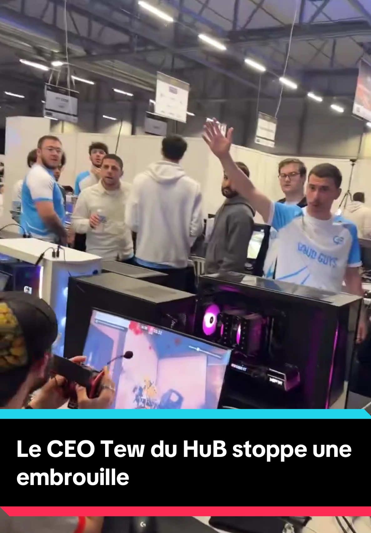 Parfois quand y a trop de testostérone, ça trashtalk et ça peut parfois légèrement déborder   Tew faisait une interview au admin de la GA quand d un coup grosse embrouille mais c’était sans compter sans le CEO Tew pour calmer les esprits  #esport #r6 #clash #trashtalk #fyp 