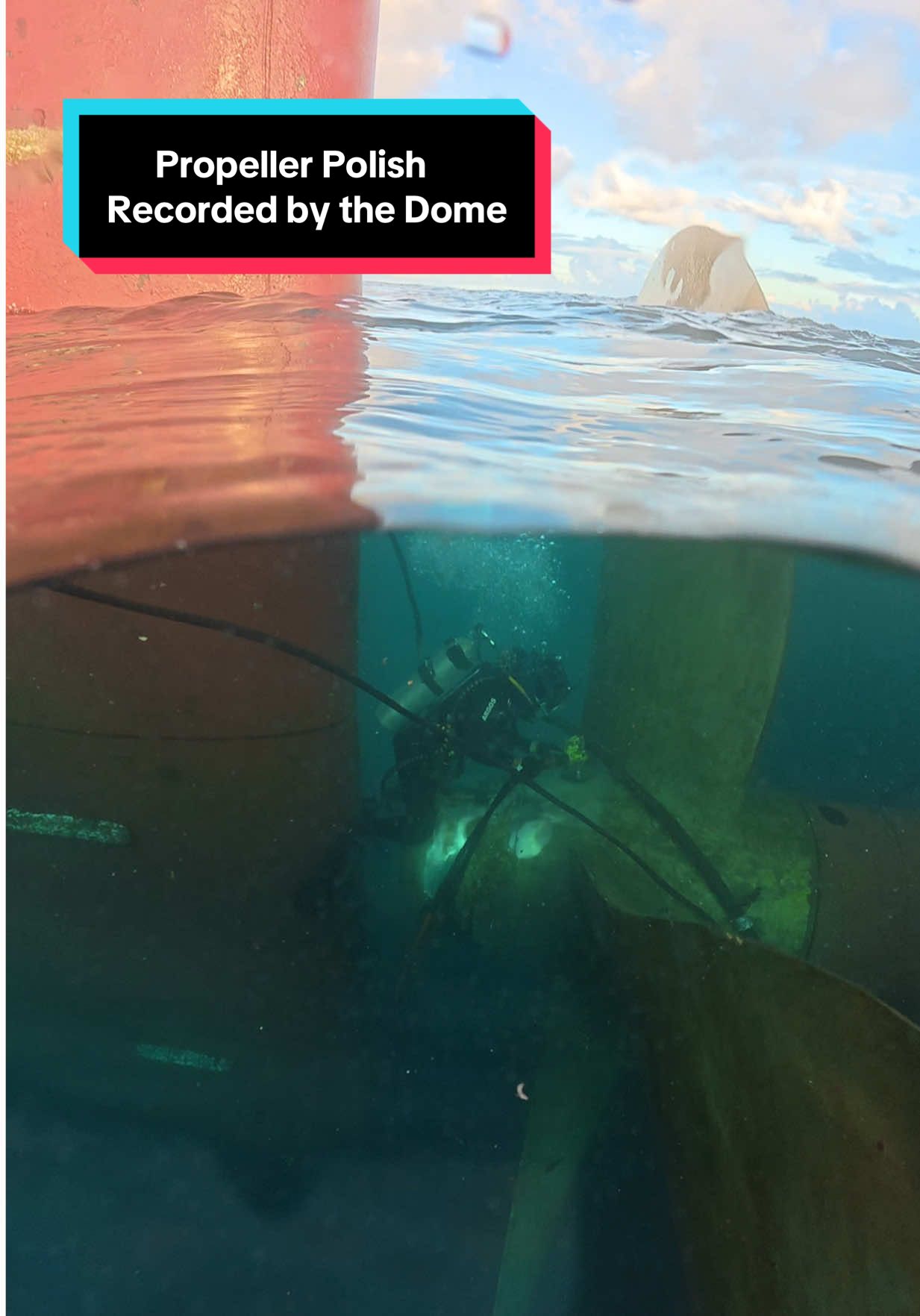 Propeller Polish. Recorded by the dome #workhard #dive #ship #work #propeller #mergulho #buceo #trabalho #maritime #navio #polish 