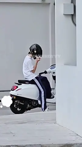 แอลม่อนกับเวสป้าคือทรงหล่อทรงรวยสุด เท่ทุกองศา เห็นมุมไกลออร่าสะดุดตาเป็นลูกคุณมากแม่ 😎🏍 [27/4/25] #Almondbabybigboy  #แอลม่อนภูมิสุวรรณ  #แอลม่อนไม่ใช่อัลม่อน 