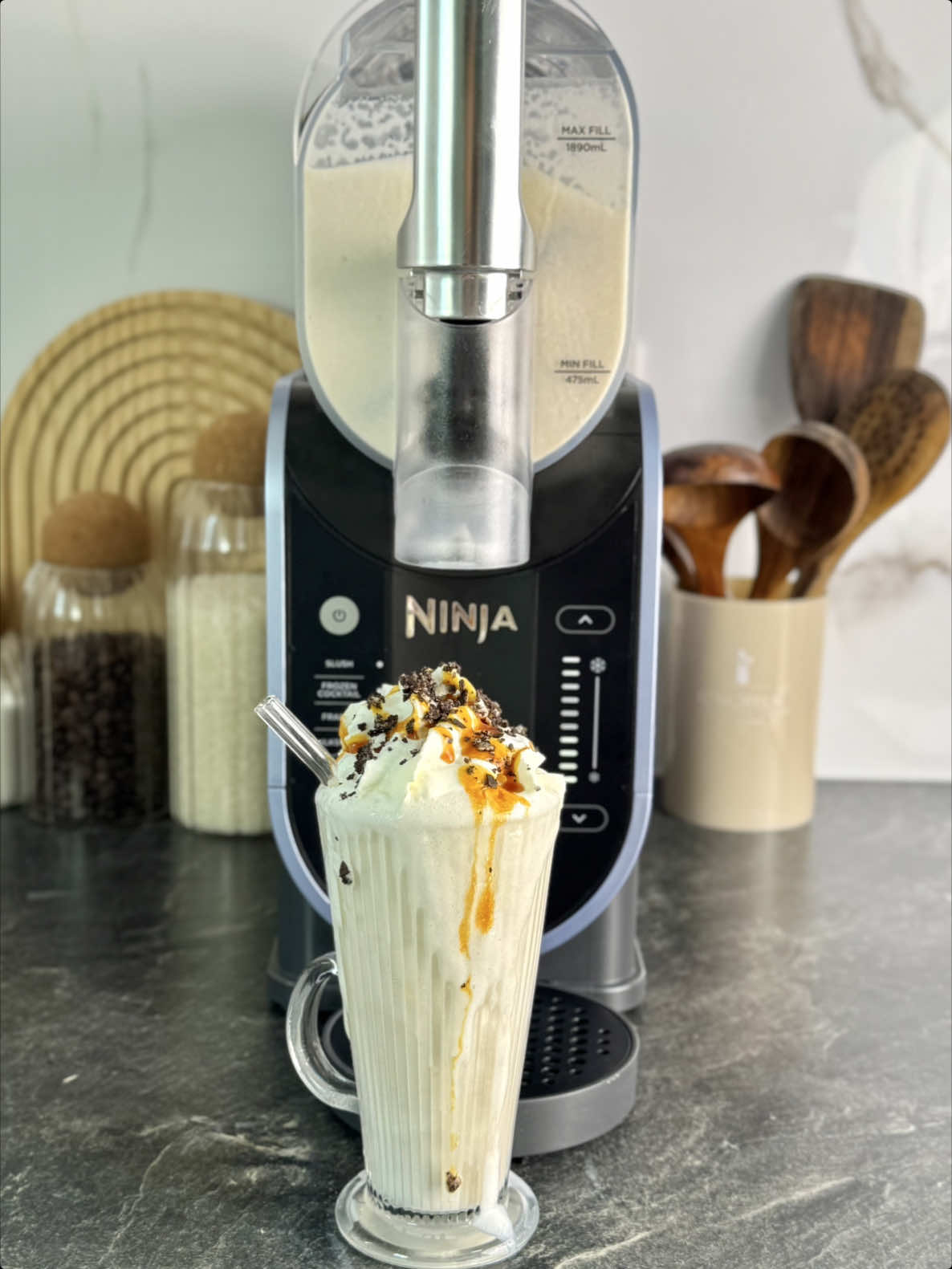 💛🍌Un Slushy banane maison… Qui en veut une gorgée ? Trop facile à faire avec ma machine Ninja Slushi ! 🥵 Le lien est en bio avec -30 € avec le code : MINANINJA25 ! Mets-moi  #ninjaslushi #slushie #granite #cuisine #faitmaison  #p #pourtoii #recettegourmande #parfait #boissons #faitmaison  #bonappétit 