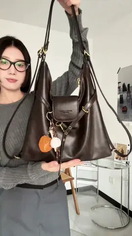 Tas yang akan membuat Anda menyesal tidak membelinya🥰#promomakangajian #tasselempang #shoulderbag #tasransel #fyp #slingbag 