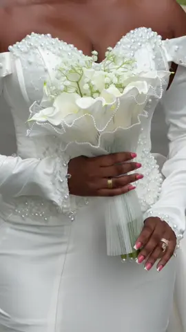 Seen anything pretty today? See how beautiful our bouquet is, order for yours too. #explore #bouquets #viral #lardisaccessories #bridalfan #ghwedding #fyp #fypviral 