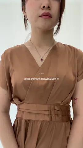 gimana ya jelasinnyaa?! coba kalian nilai sendiri ☺️ #promomakangajian #lebaranoutfit #outfitinspiration #silkdress #outfitinspo #dressmaroon #dresscoklat #dressrecommendation #rekomendasioutfit 