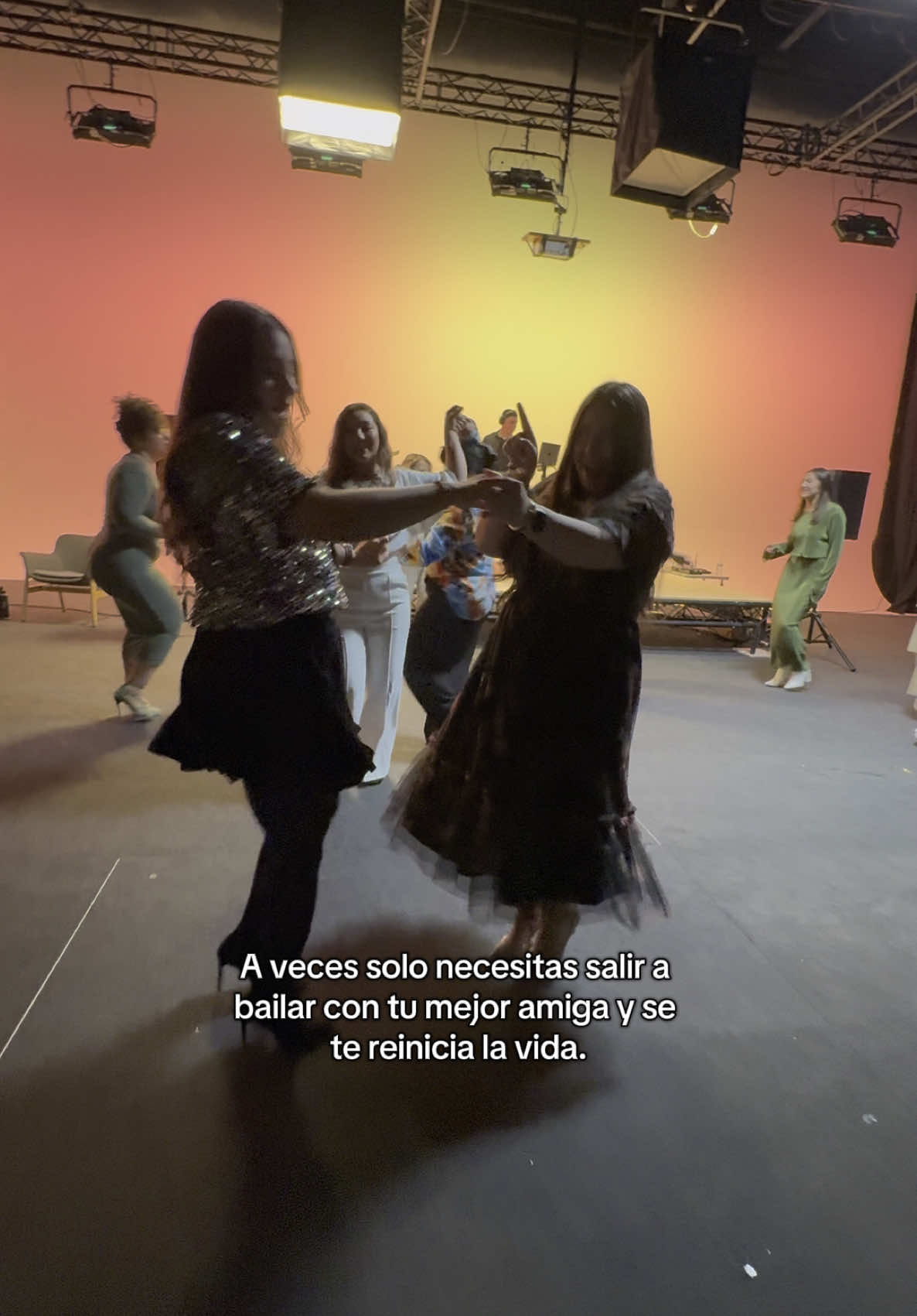 Lo que toda las girls necesitamos ✨ #fypシ #foryou #parati #paratiiiiiiiiiiiiiiiiiiiiiiiiiiiiiii #fyp #foryoupage #friendship #bestie #girlies #party #girlparty #partygirl #bailar #bff #setereinicialavida #salirabailar 