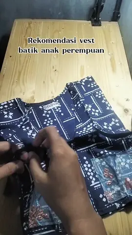 Rekomendasi vest batik anak perempuan buat kondangan. ✅Model kekinian ✅Bahan katun adem ✅Bisa di mix and match pakai kemeja atau dress polos anak #CapCut  #vestanakperempuan  #bajukondangan  #pakaianaklucu  #atasananakperempuan 