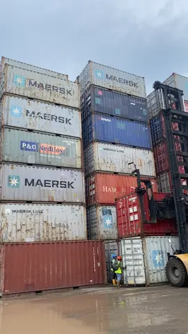 MAERSK SHIPPING LINE 🌿 . wanhaishippingline #wanhailines #maerskline #maersk #maersksealand #evergreeninternational #emkljawatengah #meratusgroup #hapaglloyd #hamburgsudcontainers #texcontainer #safmarinecontainer  #seacontainershouse #fyppppppppppppppppppppppp #fyp #fypage #fypシ゚ #fypp 
