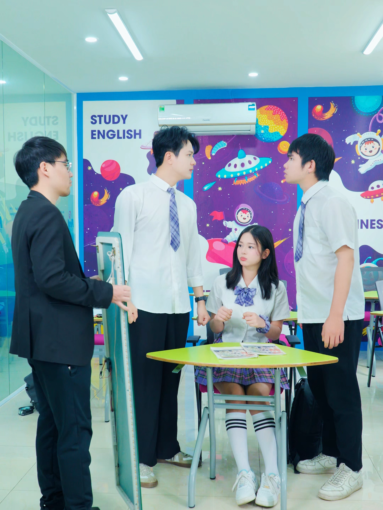 Mirror, Mirror… Who’s Her Secret Crush? ❤️👀#linhchihihihi_ #linhchihihi #schoolcrush