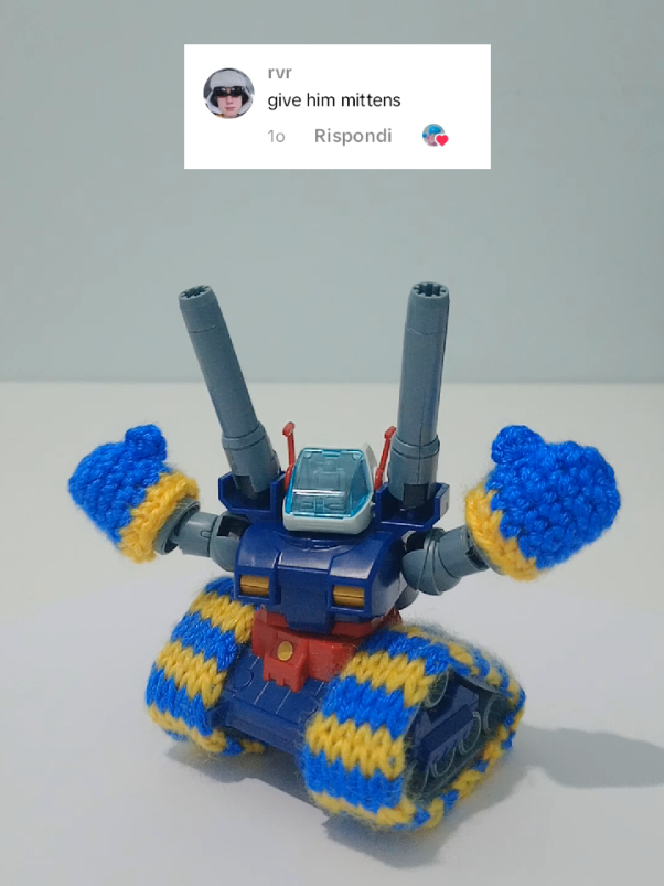 @rvr745 TikTok won't let me reply to the comment with a video, hope you'll like the mittens 🧤 #gundam #gunpla #modelkit #guntank 