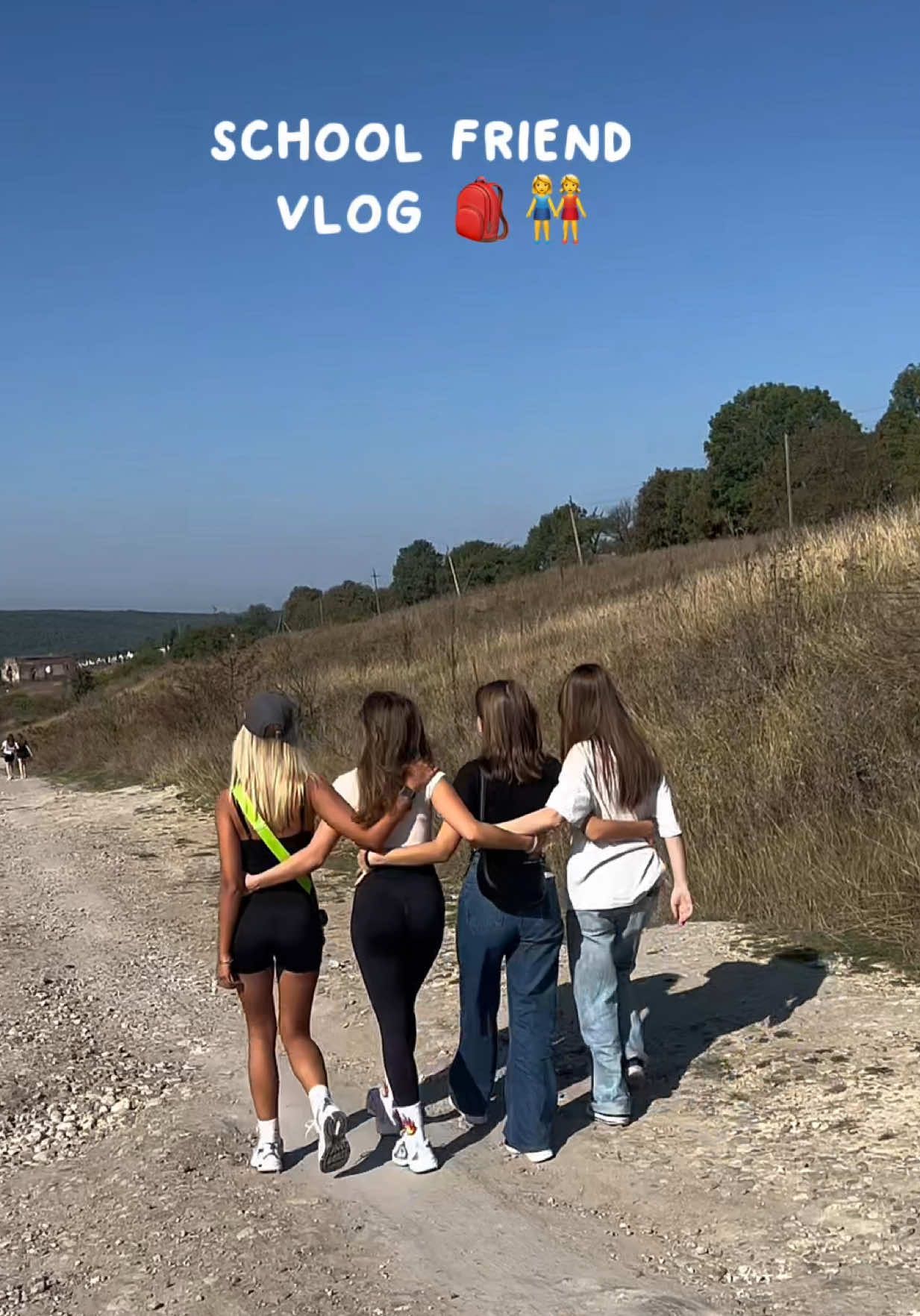 чи спілкуєтесь ви зараз із людиною, з якою разом ходили до школи? хоч між нами тепер тисячі кілометрів, ми щодня переписуємось у нашому спільному чаті й безмежно радіємо кожній зустрічі 🤍 #creatorsearchinsights #schoolfriends  #friendship #schoolmemories #longdistancefriendship #українськийтікток #Vlog #fyp 