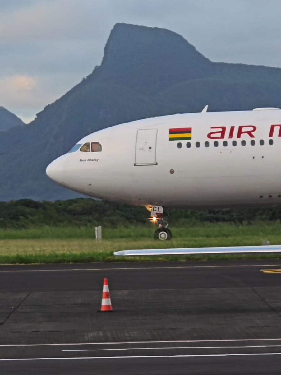 Air Mauritius Airbus A330-200 