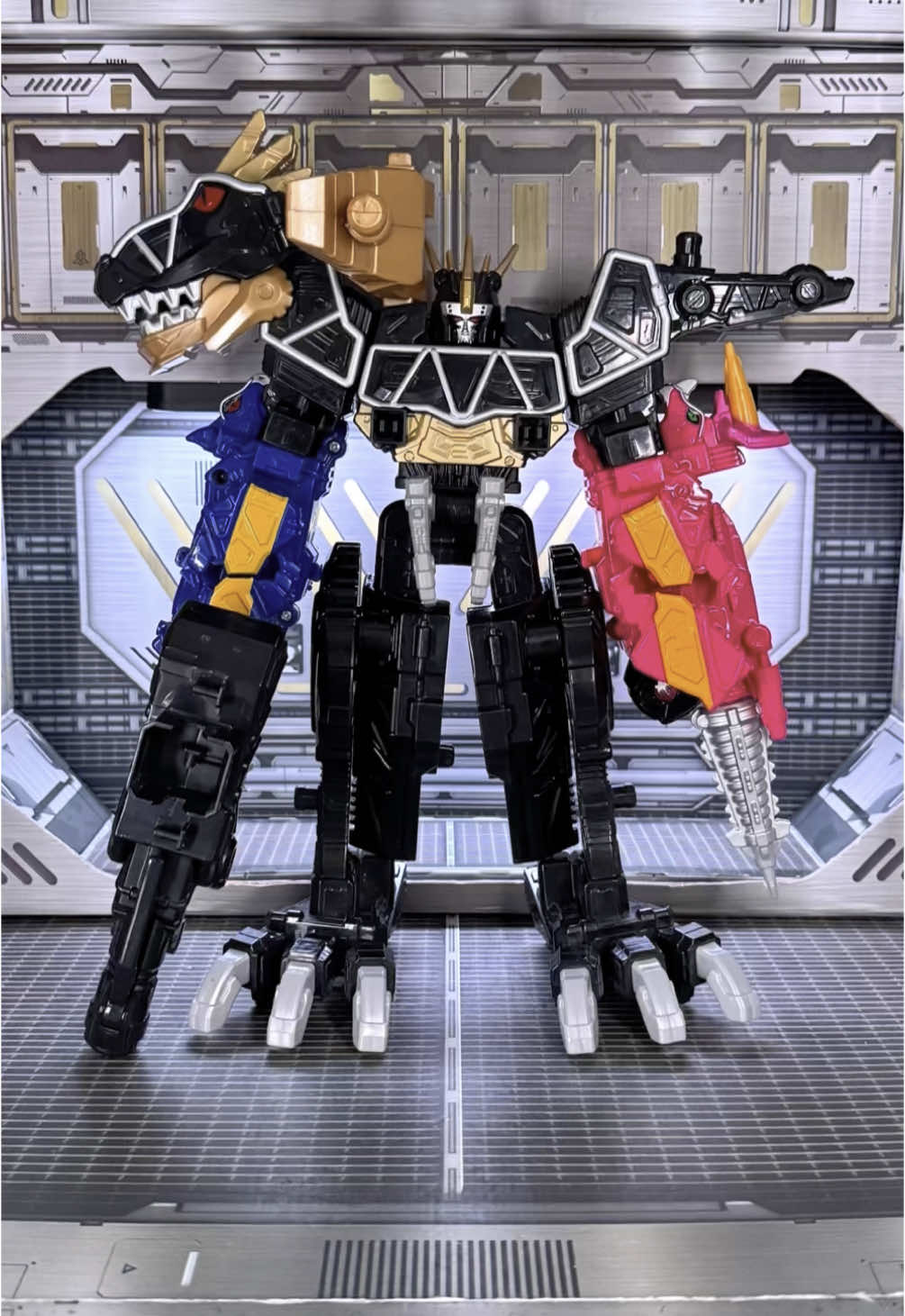 Dino Super Charge Deluxe Black T-Rex Megazord!  Yes I know the arms are supposed to be the black ones but I don’t have them yet.    Power Rangers: Dino Super Charge  ⚡️31 years of The Mighty Morphin Power Rangers ⚡️ #hasbro #bandai #hasbrotoys #powerrangers #powerrangerstoys #powerrangersmegazords #megazord #mightymorphinpowerrangers #mmpr #mmprmegazord #gogopowerrangers #mmpr #powerrangerscollection #powerrangerscollector #powerranger #powerrangersmightymorphin #actionfigure #actionfigures #actionfigurephotography #actionfigurecollection #actionfigurecollector #actionfigureaddict #actionfigurecommunity #actionfigurephotos #actionfigurephoto #powerrangers30 #saban #foxkids #90svintage #90skid #90stoys