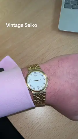 This is a vintage 32mm yellow gold plated Seiko. I have no information on this watch. But picked it up at auction as it seems to be early 90s. The Piaget style bracelet and super thin face made me fall in love. It’s a Roman numeral, jump date with a gold plated clasp bracelet. It also has a personalisation on the back in which I’d love to find the original owner. #seiko #watch #watchtok #watches #gold #fyp #2025 @SEIKO ID @GRAND SEIKO 