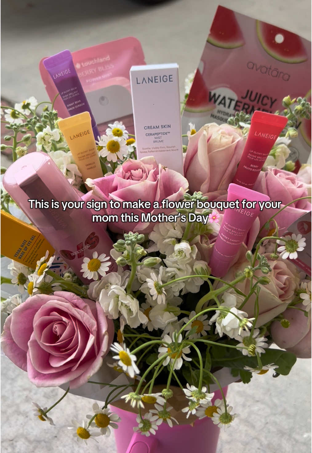 This is your sign to get a flower bouquet for your mom this Mother’s Day 🌸 #flowerbouquet#flowers#makeup#fyp 