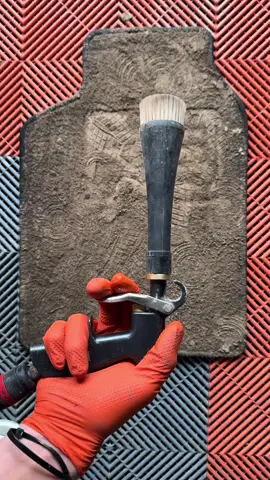 Nettoyage d’un tapis en détail sur un véhicule de chantier, satisfaisant et relaxant Detailed carpet cleaning on a construction vehicle, satisfying and relaxing, asmr #CleanTok #cleaning #satisfying #satisfyingvideo #clean #detailing #amsr 