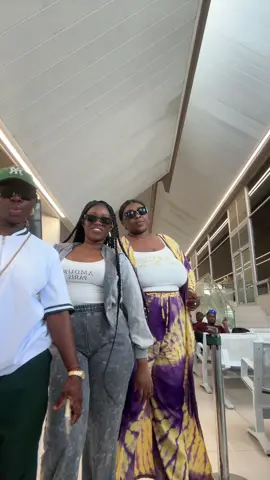 @Kafando Adelle_spam @BKEXPRESS/BKSHOP/BKRESIDENCE @MIMI @FANNY Roki Awa 🇨🇮 on est la 🇧🇫#burkinatiktok🇧🇫🇧🇫🇧🇫❤️ 