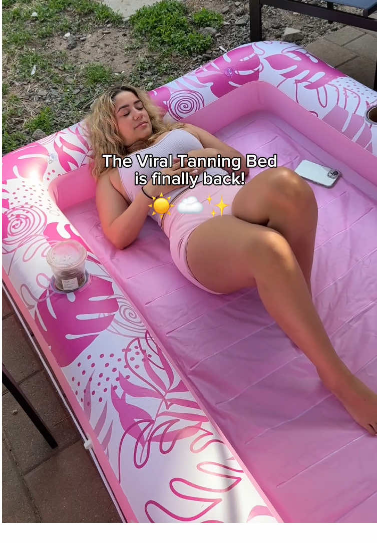 Get it while it’s hot! #tanningfloatiepool #tanningfloat #poolfloat #tanningpool #tanning #tanningroutine #inflatabletanningfloat 