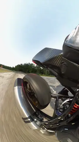 Testing, testing.... Leggggo!!! www.ecpdyno.com  #fypシ゚ #fypシ゚viral #fyp #exclusivetuned #kcexclusive #fy #biketok #dunloptires #penskeshocks #bstmoto #bstwheels #evilswingarms #sprintfilter #superbike #Suzuki #Hayabusa #gixxer #booktoker #booktalk #zombieperformance #Zombiemike #dynojet250i #kws #Builtnotbought #dunloptires #200mphgang #200mphcrew #2fast4u 