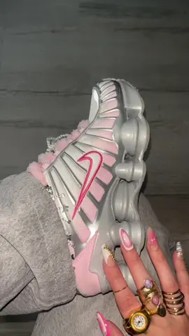 Toujours aussi fan du coloris 🌸🩷🎀🩰 et vous c’est lesquels vos shox préférés ? #sneakers #nikeshox #shox #pink #fyp 