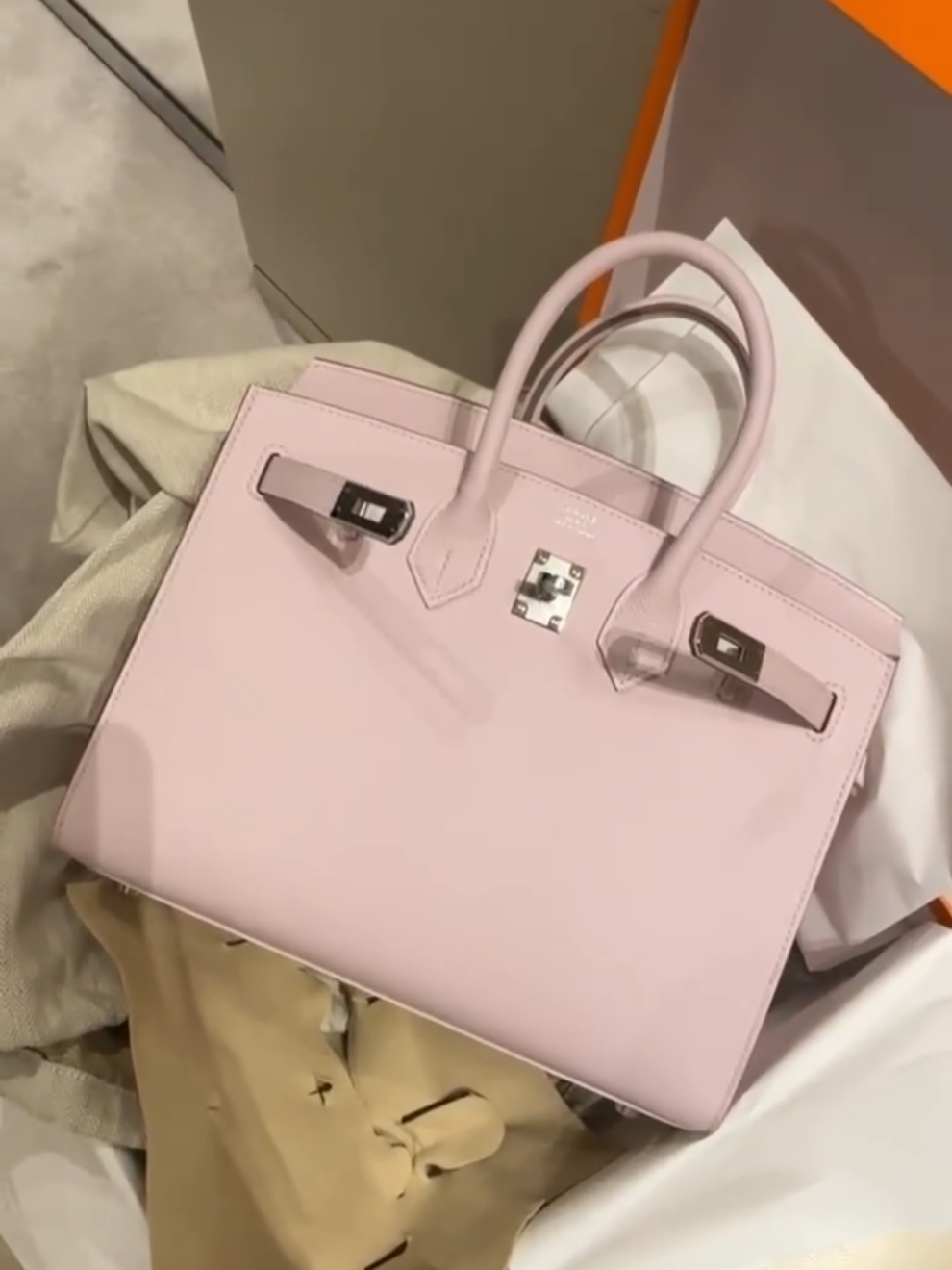 👉.Hermès Women's Birkin 25 Luxury Bag. ✅ Order Now  . . #hermes #women #hermesbirkin #bag #handbag #luxury #stylish #unboxingvideo #shopping #luxurycollection #foryoupage 