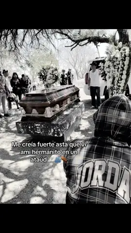 #me dolió mucho hermano 🫂🕊️#descansaenpaz #ataud #hermanos #teamo #hermanito #astaelcielo #🕊️🕊️🕊️ #dios 