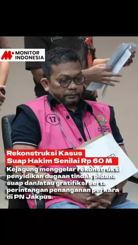 Penyidik Jaksa Agung Muda Bidang Tindak Pidana Khusus (Jampidsus) Kejaksaan Agung (Kejagung) menggelar rekonstruksi terkait penyidikan dugaan tindak pidana suap dan/atau gratifikasi serta perintangan penanganan perkara di Pengadilan Negeri (PN) Jakarta Pusat (Jakpus), Senin (28/4/2025). Rekonstruksi tersebut melibatkan 8 tersangka dengan nilai suap Rp 60 miliar. 8 tersangka itu adalah Djumyanto (DJU), Agam Syarif Baharudin (ASB), Ali Muhtarom (AM), dan Muhammad Arif Nuryanta mantan Wakil Ketua Pengadilan Negeri Jakarta Pusat (PN Jakpus) dan saat ini menjabat sebagai Ketua Pengadilan Negeri Jakarta Selatan (PN Jaksel). Lalu, Wahyu Gunawan (WG) selaku panitera muda Perdata Pengadilan Negeri Jakarta Utara (PN Jakut), Marcel Santoso (MS); Aranto (AR) sebagai advokat atau pengacara; dan Muhammad Syafei (MSY) selaku Head of Social Security Legal PT Wilmar Group. Adapun rekonstruksi dilakukan untuk memverifikasi fakta-fakta yang telah disampaikan dalam berita acara pemeriksaan para tersangka dan saksi. “Rekonstruksi ini bertujuan mencocokkan keterangan antar-tersangka sebagai alat bukti petunjuk,