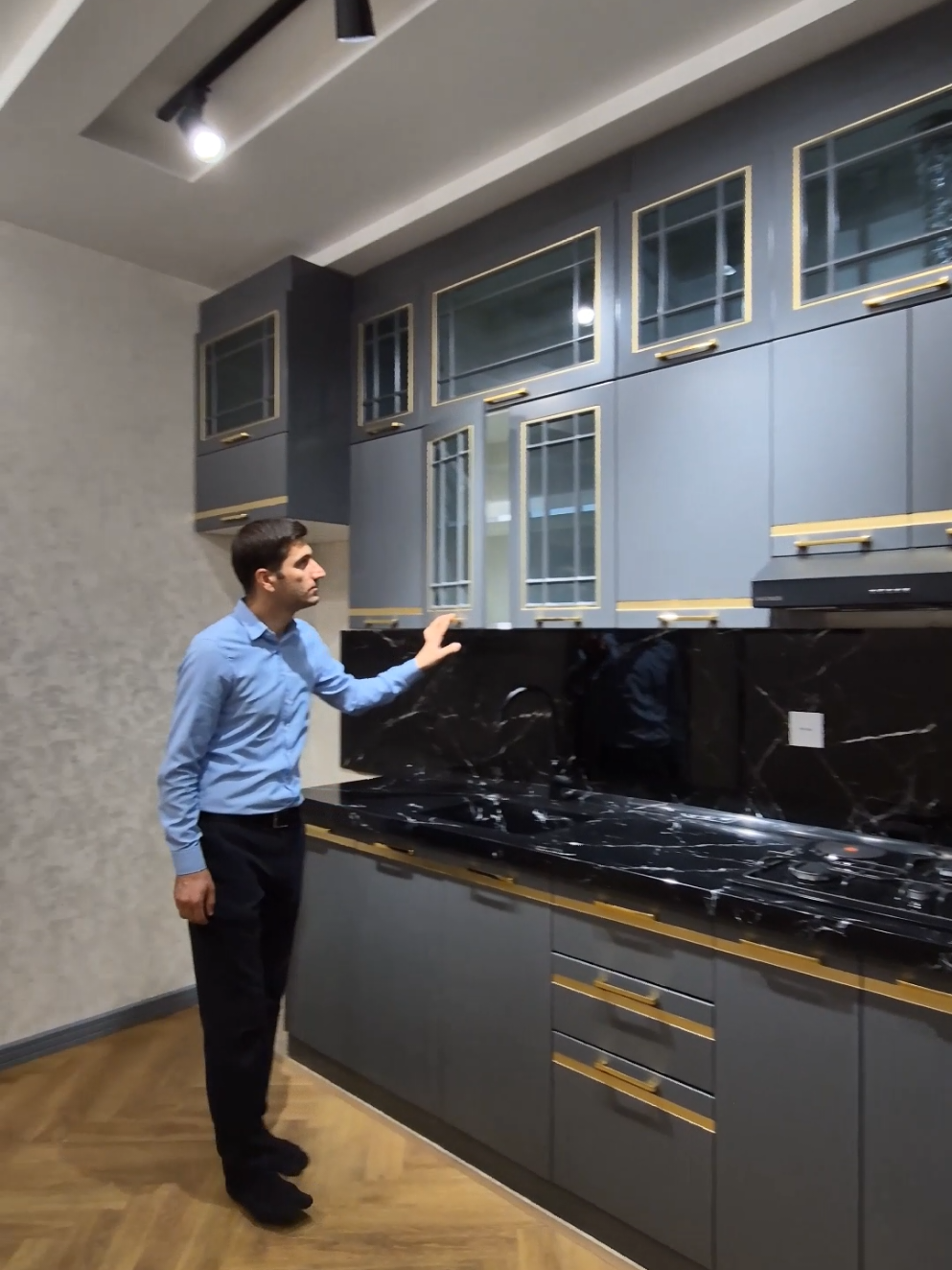 Nərimanovda Təhsil Nazirliyinin arxasında yeni binada əla təmirli, əşyalı mənzil 275min manat. Ətraflı məlumat üçün şərh bölməsinə yazın