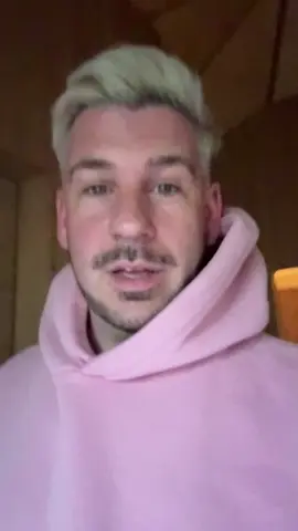 Also wenn Du maskuline Düfte magst…. Das ist die perfekte Empfehlung! Magst Du Männer Parfüms? Wieso sollte es in Deinem Zuhause nicht auch toll duften? #parpm #raumduft #zuhause #fragrancetiktok #düfte #duft 