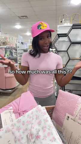 what a queen😂😂 #foryoupage #michigan #fyp #pink 